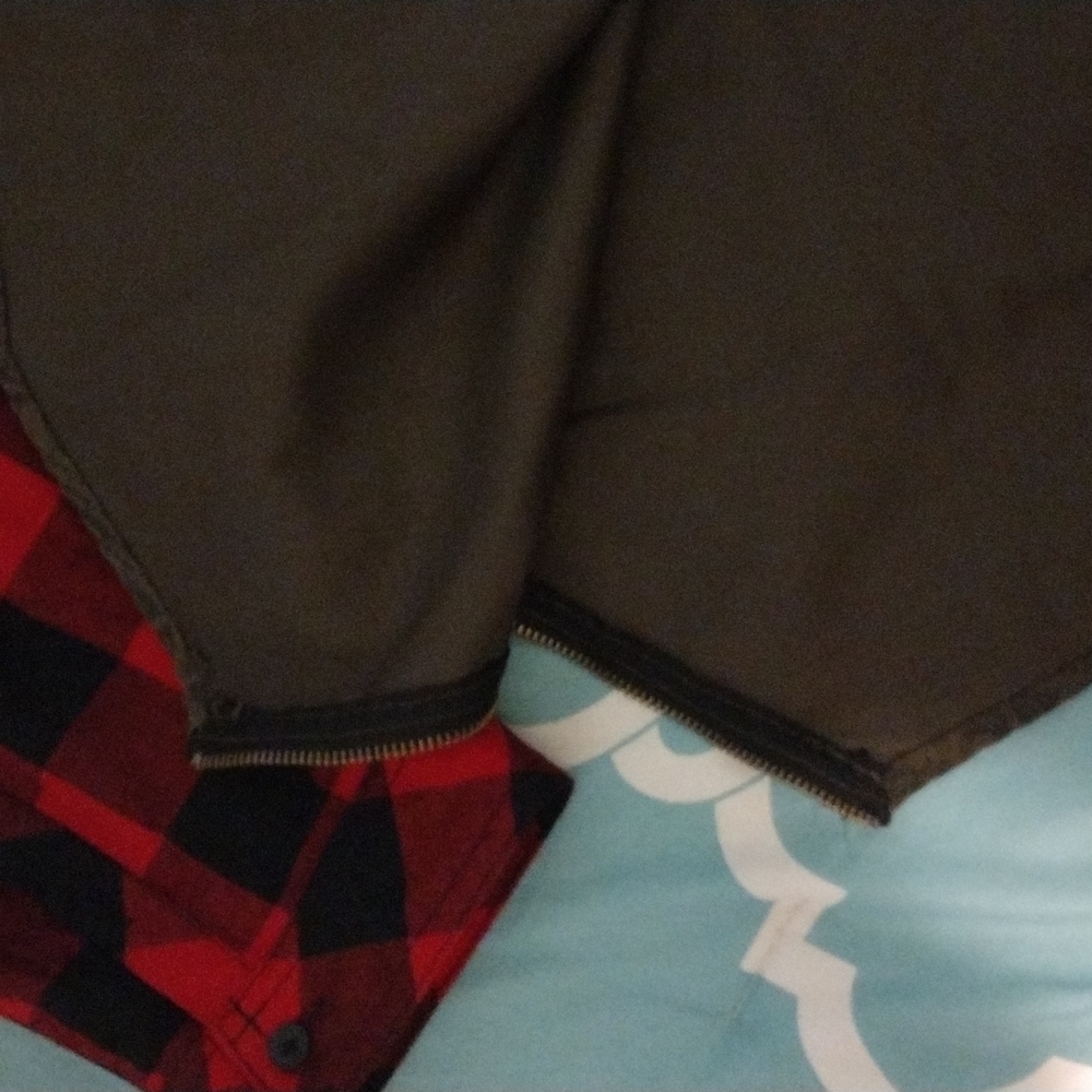 Bleeker Mercer - Picture 2 of 4